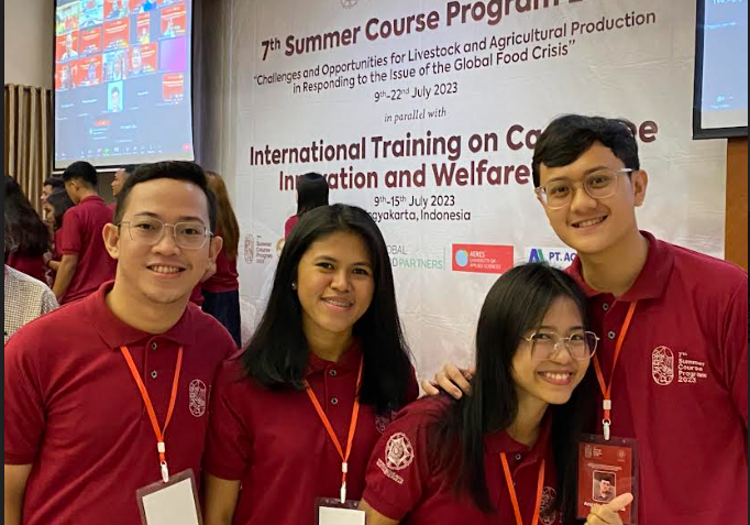 IAS Students Represent PH on Livestock Summer Course Program